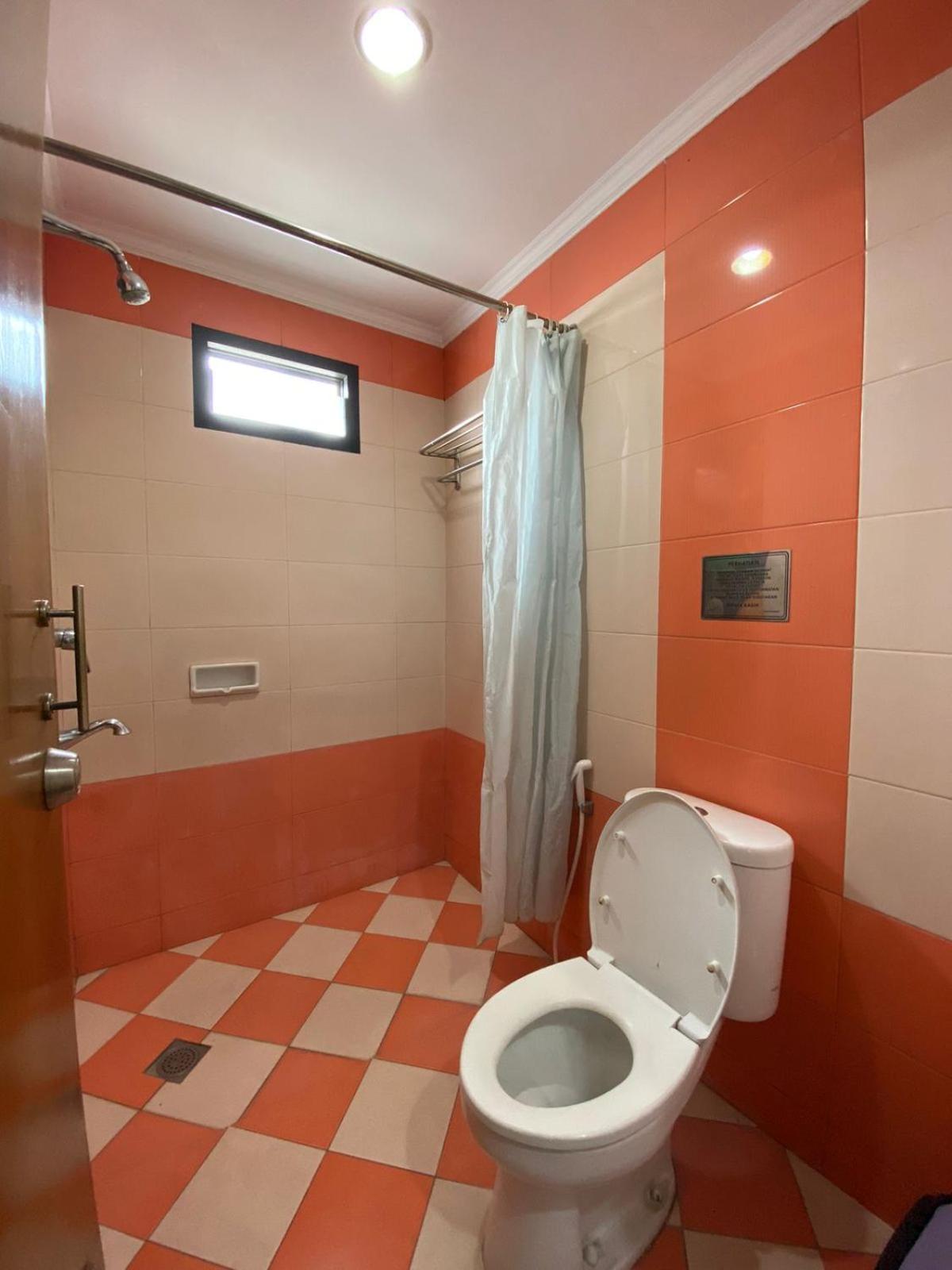 Karsa Utama Hotel Джакарта Экстерьер фото